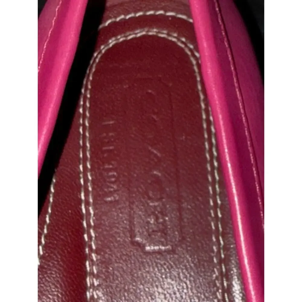KB082 Coach Hot Pink Leather Loafers*Size 6